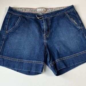 Women’s Levi’s jean shorts like new conditions size 8